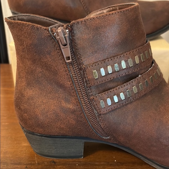a.n.a Brown Ankle Boots with Western Silhouette - Picture 4 of 5